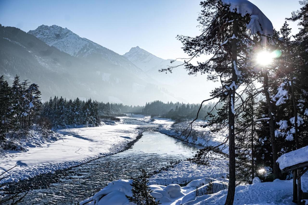 Pension & Ferienwohnungen Haus Edelweiss Holzgau Eksteriør bilde